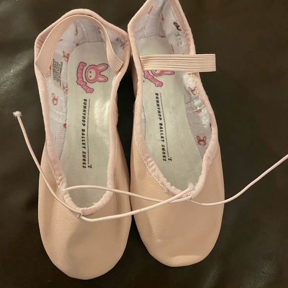 Little girls 13c Bloch ballet shoes. - Picture 2 of 3
